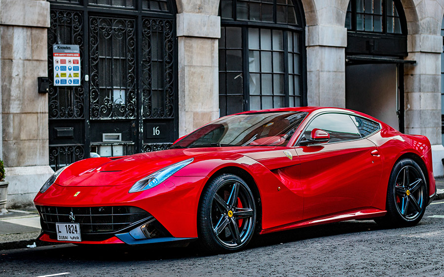 024au_v Ferrari - Slika 1